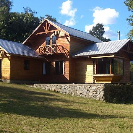Cabañas Los Canelos Pucon, Hermosa Granja de 20 hectaréas a orillas del Río Liucura Habitación foto