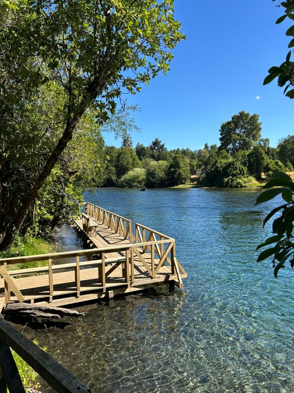 Cabañas Los Canelos Pucon, Hermosa Granja de 20 hectaréas a orillas del Río Liucura Exterior foto