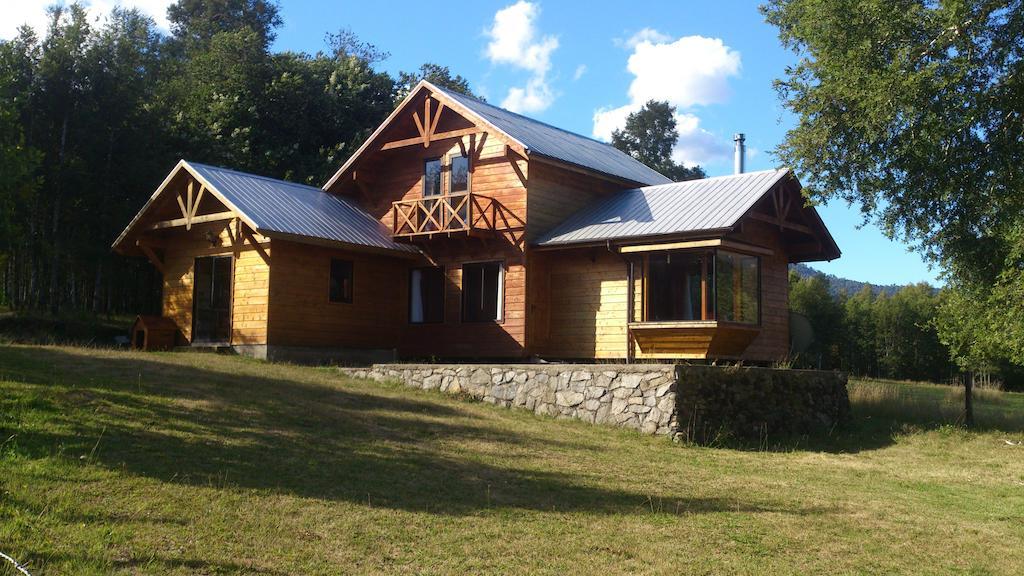 Cabañas Los Canelos Pucon, Hermosa Granja de 20 hectaréas a orillas del Río Liucura Habitación foto